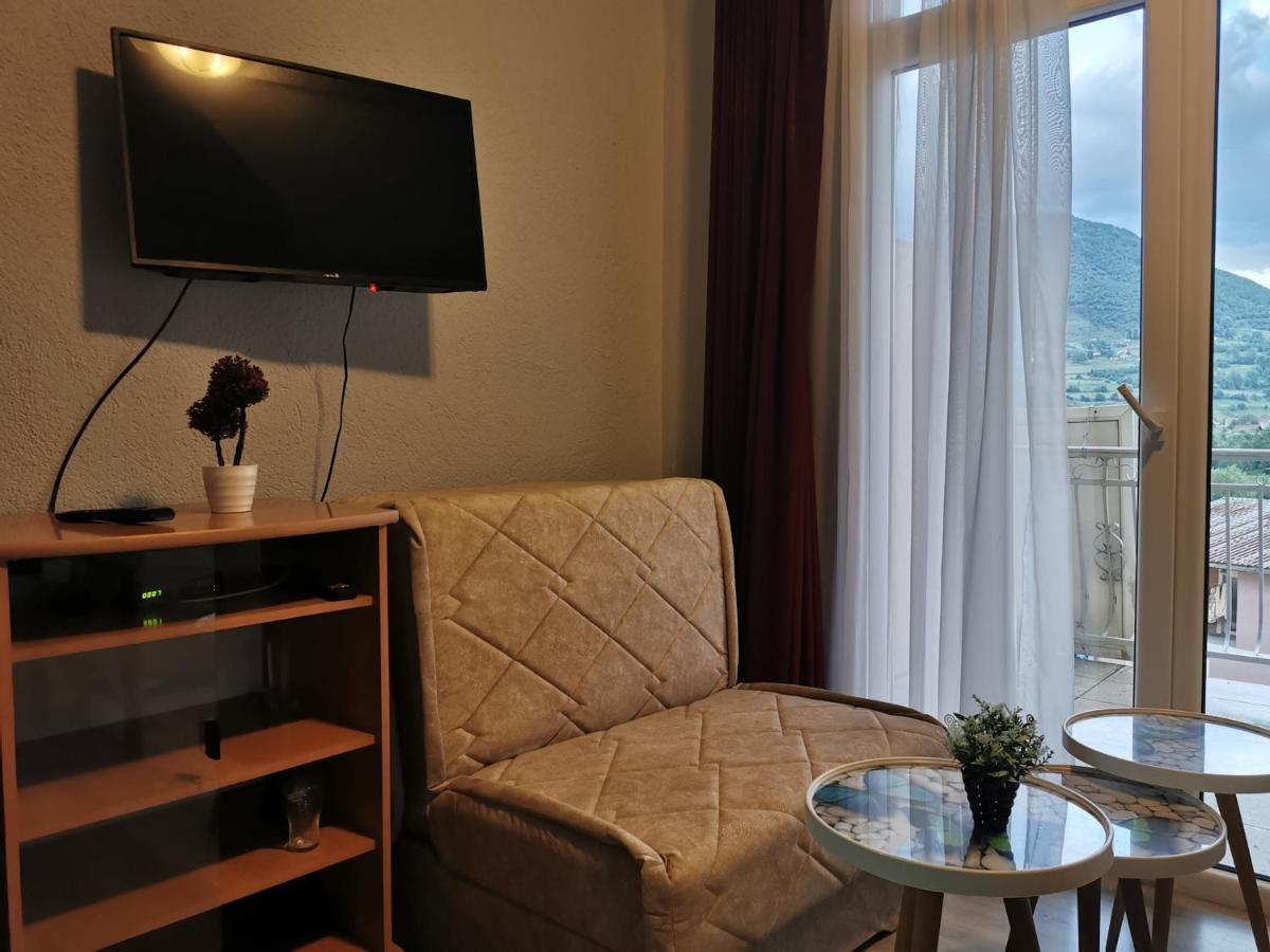 Hotel Rosi Gusinje Екстер'єр фото