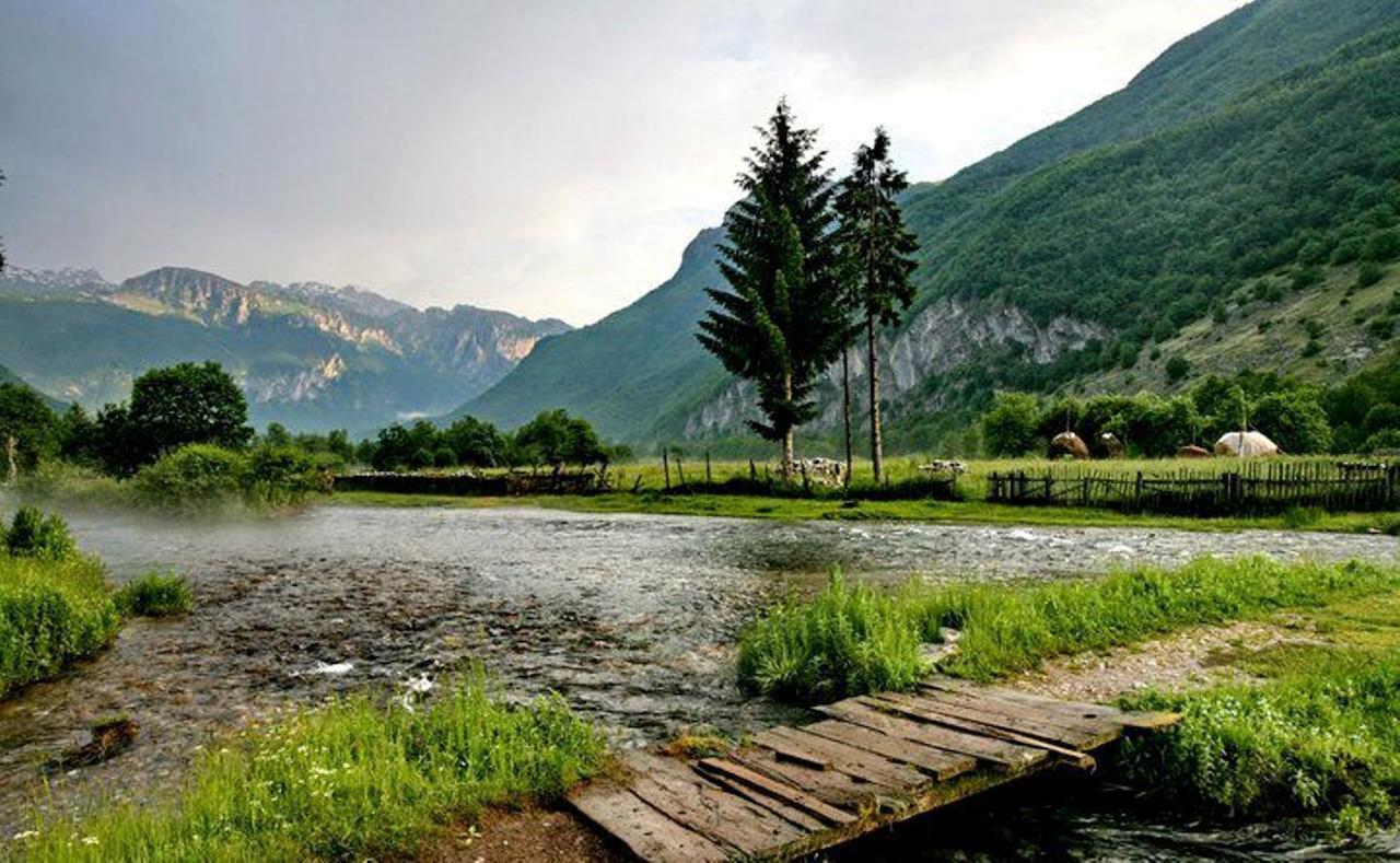 Hotel Rosi Gusinje Екстер'єр фото